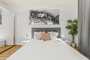 Balcony I 5 Minutes to Belvedere I Great Location 2 Minutes to Main station