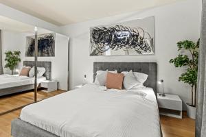 Balcony I 5 Minutes to Belvedere I Great Location 2 Minutes to Main station