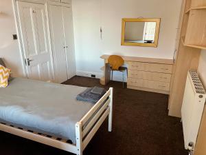 Central Halifax Work & Retreat Base - Two bedroom house - sleeps up to 4 - free parking and internet