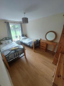 Welcoming 4 bedroom townhouse with free parking on premises