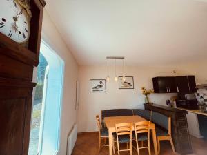 Maisons de vacances L'oree des roses, hebergement de vacances avec jardin et piscine : photos des chambres