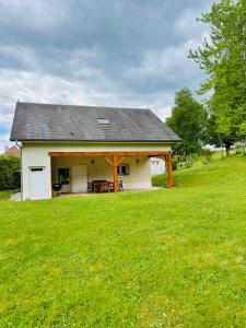 Maisons de vacances L'oree des roses, hebergement de vacances avec jardin et piscine : photos des chambres