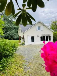 L'orée des roses, hébergement de vacances avec jardin et piscine - Lasseube