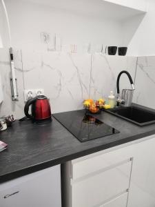 Studio 19 - Ghetto Heroes Square