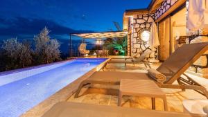 Islamlar Village 2 Bedroom Villa - Private Outdoor and Indoor Pool