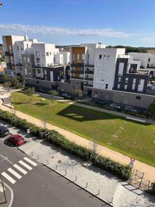 Appartements Cozy appartement situe a 10 min de aeroport de ROISSY CDG situe a 1 min a pied de la gare RER direction Paris centre 20min : photos des chambres