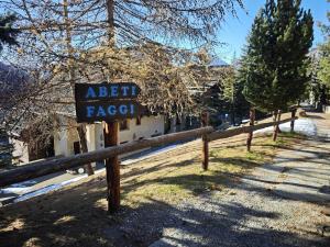 Hostdomus - Abete Apartment