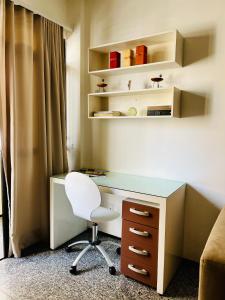 Apartamento a 300m Beira Mar-Meireles! Serviço Diário e Wi-fi 650Mb!