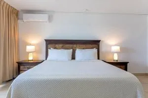 Maho Beach House - Ocean Suite - 2 Bedroom - Windwardside