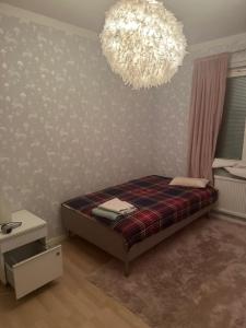 Modern central Gothenburg apartment with balconies and full kitchen for up to 5 guests