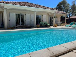 Suite dans villa provençale avec parking et piscine