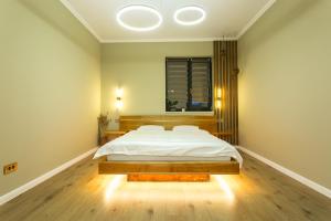 Ophir Apartment Central