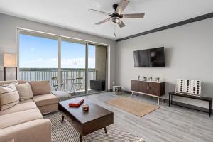 LUXURY 1br LAKEVIEW CONDO NEAR DISNEY!