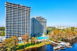 LUXURY 1br LAKEVIEW CONDO NEAR DISNEY!