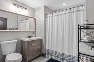 LUXURY 1br LAKEVIEW CONDO NEAR DISNEY!