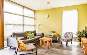 3 Bedroom Cozy Home In Vlagtwedde