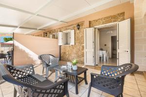 Sea La Vie by BarbarHouse