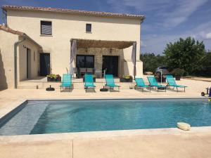 Maison avec vue et sa piscine chauffée privative