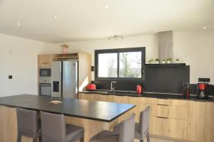 Maison avec vue et sa piscine chauffée privative