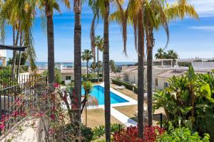La Quinta Hills - Modern Andalusian-style home with rooftop Terrace