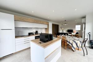 Maison neuve contemporaine - 10min des plages