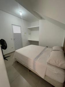 Kit net completa na Praia da Enseada