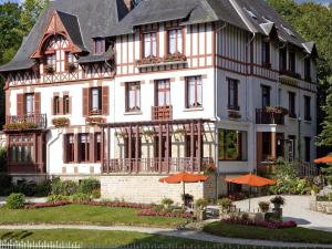 Hotels Logis Bois Joli : photos des chambres