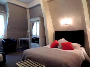 Hotels Logis Bois Joli : Chambre Double Classique