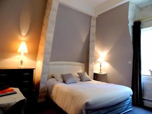 Hotels Logis Bois Joli : photos des chambres