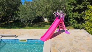 Villa Ivanka Murter ap A sa grijanim bazenom i besplatnim parkingom