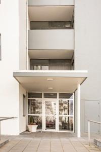 Private room in a family home with great views