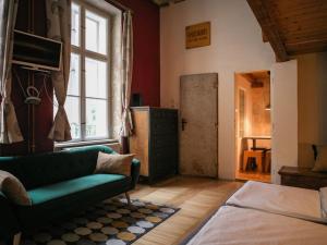 Charming studio with big shared terrace in the center