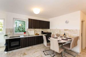 Malinska Apartment 11