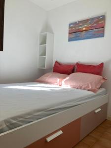 Maisons de vacances Holiday house Les Lauriers-roses 6 persons, 1 km from the beach : photos des chambres