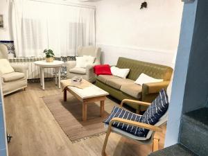 Charming House in El Poyo del Cid with Garden and Terrace