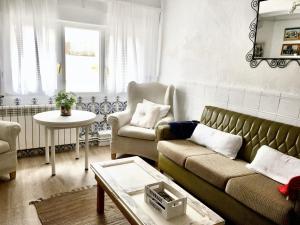 Charming House in El Poyo del Cid with Garden and Terrace