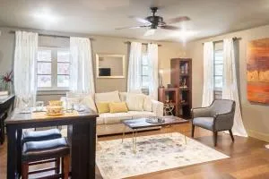 Steps to Bentonville Square & Trails - بنتونفيل