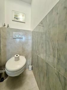 Le Lys - Apt 4 Prs - clim - piscine - parking