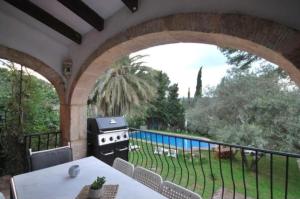 Gorgeous Cozy Villa 9 people, bbq, pool, 5min from beach