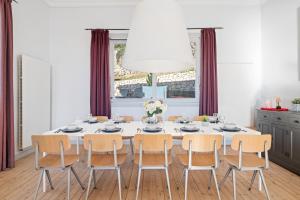 Villas Magnifique Villa d-epoque vue mer, plage a 12 min a pieds : photos des chambres