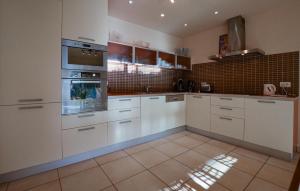 Maisons de vacances Nice Home In Sagone With Wi-Fi : photos des chambres