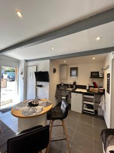 Beautiful studio in a secure private residence