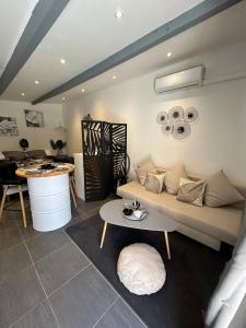 Beautiful studio in a secure private residence