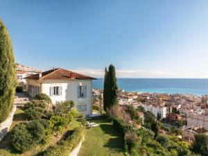 Villas Magnifique Villa d-epoque vue mer, plage a 12 min a pieds : photos des chambres