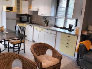 Maisons de vacances Gite MANOU : Maison 1 Chambre