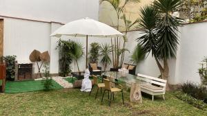 102 habitacion con baño y cocina e ingreso independiente