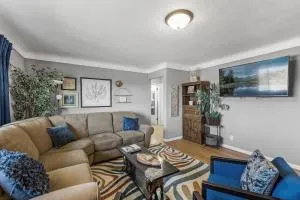 Charming St Paul Two Bedroom Home - 伍德伯里