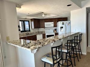 Highly Desired Sherwin - Vacation in Comfort by the sea - Luxurious 2 BR Oceanview 1107