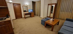 Lucys Apartments Emerald