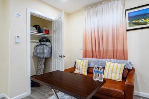 Luxe Retreat 2 Bedroom Hideaway Minutes from NYC